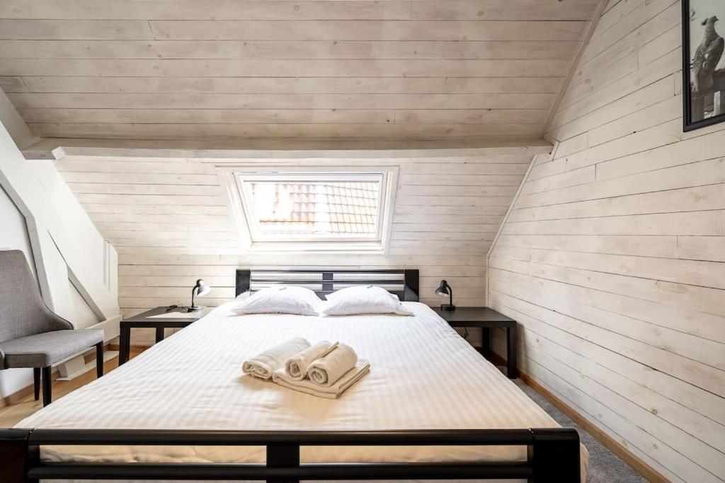 The Bruges Belfry View Apartment Bagian luar foto